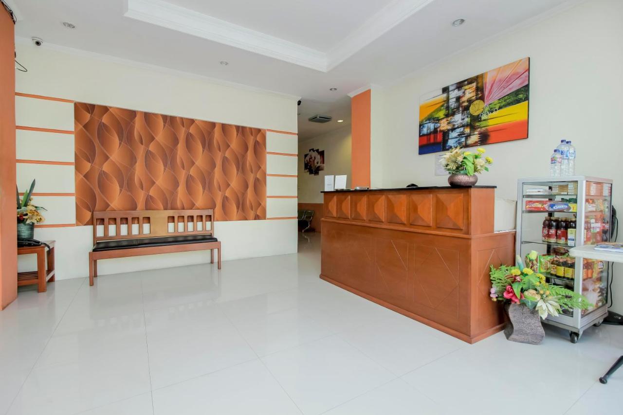 Отель Reddoorz Near Jalan Jendral Sudirman Манадо Экстерьер фото